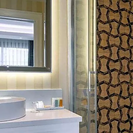 Motif Hotel 5*
